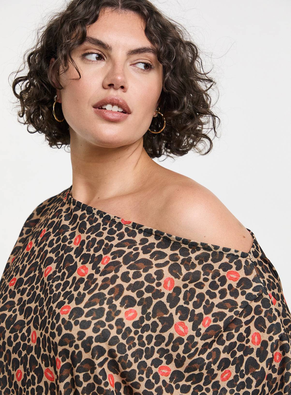 SIMPLY BE Leopard & Lips Print Off The Shoulder Mesh Top 22 - Image 4